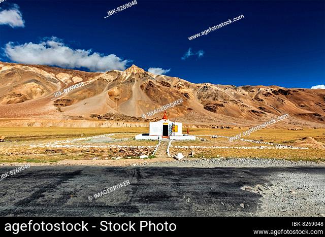 Small Hindu temple in Sarchu on Manali-Leh road, Boundary between Himachal Pradesh and Ladakh, India, Asia