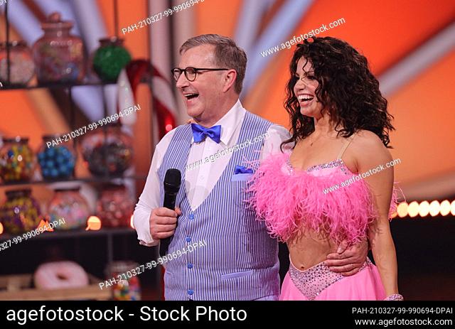 26 March 2021, North Rhine-Westphalia, Cologne: Ex-""Tagesschau"" anchorman Jan Hofer and professional dancer Christina Luft are on stage at the RTL dance show...