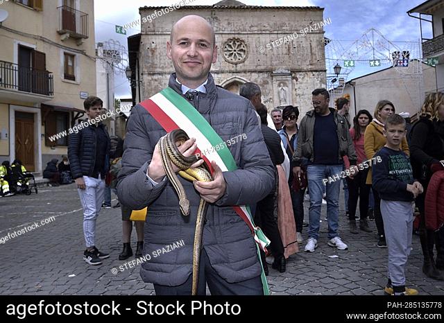 After two years of interruption due to the pandemic, the procession of snakes in Cocullo takes place on 1 May 2022.The Mayor of Cocullo with snakes in hand...