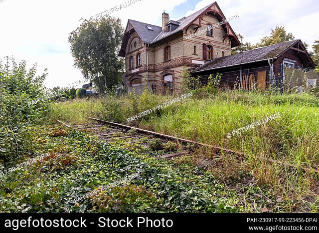 PRODUCTION - 13 September 2023, Hesse, Staufenberg-Treis: The still disused Lumdatalbahn line between Lollar and Rabenau-Londorf was acquired by the Hessische...