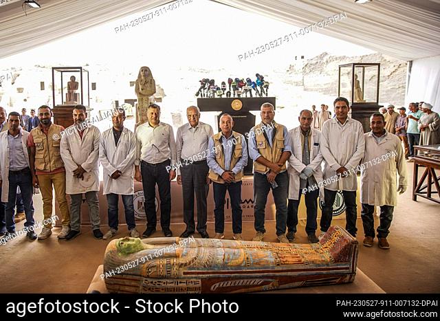 27 May 2023, Egypt, Saqqara: A group photo for the Egyptian mission which discovered the two human and animal embalming workshops