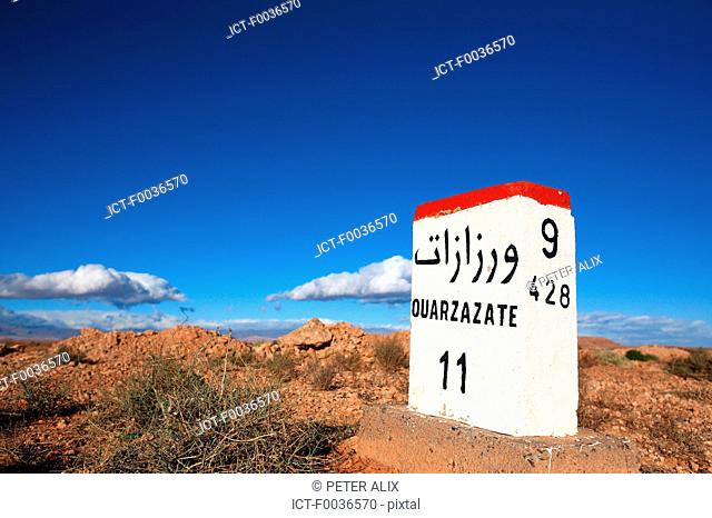 Morocco, High Atlas, Ouarzazate, kilometre marker