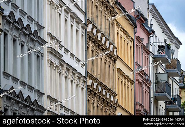 PRODUCTION - 19 May 2023, Berlin: View of renovated facades of old apartments in Berlin's Prenzlauer Berg district. Photo: Monika Skolimowska/dpa