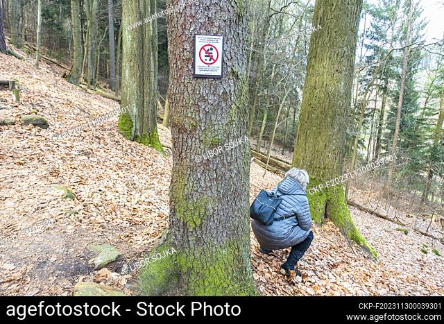 sign, warning IF YOU REALLY CAN`T HOLD IT ANY LONGER, BURY ANY WASTE YOU LEAVE BEHIND. THANK YOU! campaign Let's clean up the Bohemian Paradise (CTK Photo/Libor...