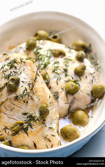 turkey breast baked with green olives and tyme