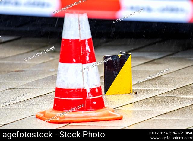 14 November 2023, North Rhine-Westphalia, Gummersbach: A bullet casing lies next to a marker at the crime scene in the city center