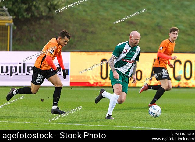 Deinze's Viktor Boone and Lommel's Bryan Smeets fight for the ball during a soccer match between KMSK Deinze and Lommel SK, Sunday 20 February 2022 in Deinze
