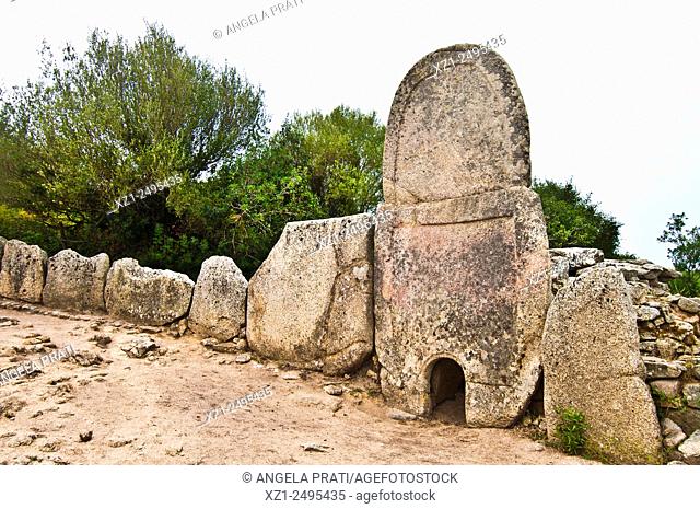Italy, Sardegna, Arzachena, prehistoric site, Tomba di giganti Coddu Vecchju, nuraghic megalithic tomb, Bronze Age, 1800-1600 BC