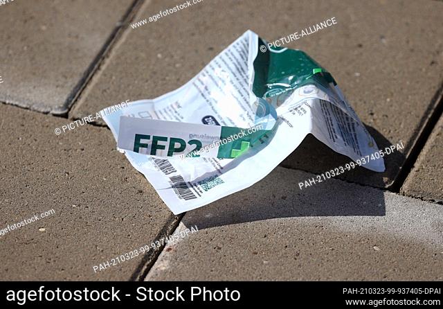 23 March 2021, Bavaria, Nesselwang: The packaging of an FFP2 respirator is lying in a car park on motorway 7 (A7). Because of the measures around the...