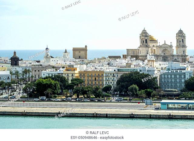Spain, Harbor of Cadiz with the Cathedral of the Holy Cross over the Sea
