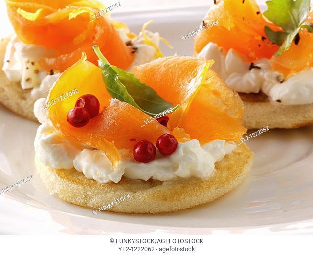 Smoked salmon and cream cheese blini canipes
