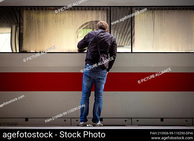 dpatop - 06 September 2021, Lower Saxony, Hanover: A man looks into an ICE train at the main station in the morning. The train drivers' union GDL has called on...