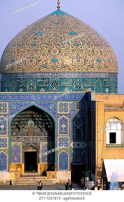 Iran, Esfahan, Isfahan, Sheikh Lotfollah Mosque, Emam Khomeini Square
