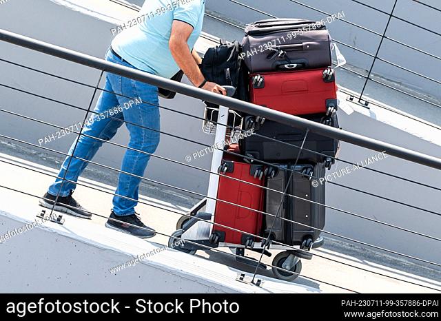 SYMBOL - 10 July 2023, Serbia, Belgrad: A man walks with luggage at Nikola Tesla Airport in Belgrade. Photo: Silas Stein/dpa. - Belgrad/Serbia