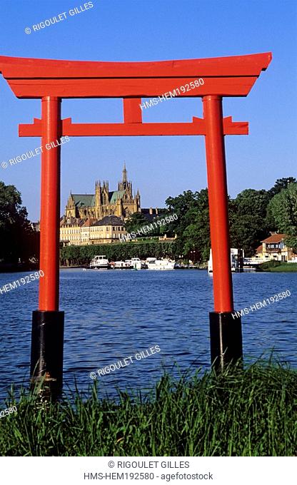 France, Moselle, Metz, pond on the River Moselle, a Torii Gate and the Saint Etienne Cathedral in the background