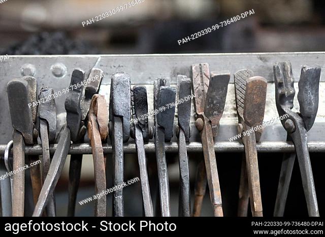 25 March 2022, Saxony-Anhalt, Wernigerode: Tools and machines are on display at the Atelierschmiede at the train station