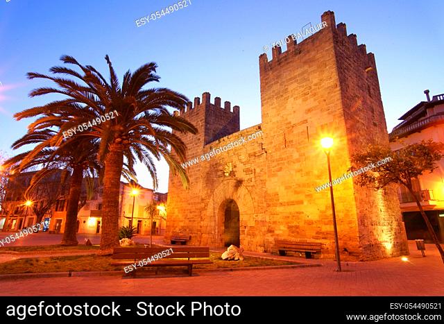 Puerta de Xara (porta d'es Port). Murallas medievales (ssXIV-XVII). Alcudia. Mallorca. Baleares. España