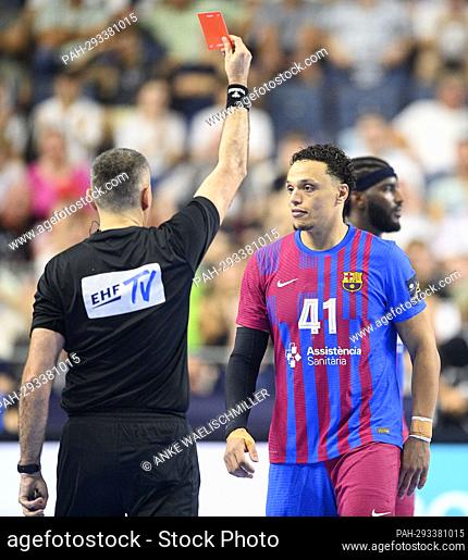 referee shows Youssef BEN ALI (r. Barca) the red card, red, sending off, Handball Champions League Final Four, semi-finals, THW Kiel (KI) vs