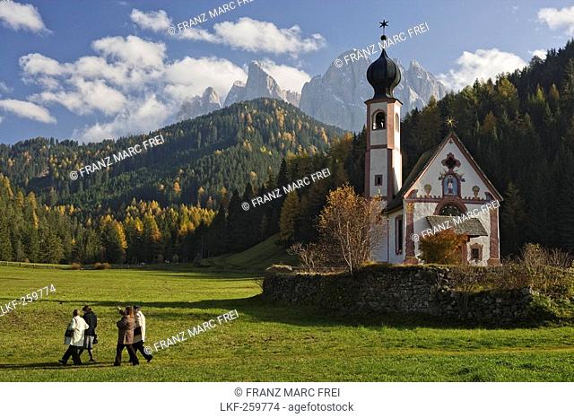 St. Johann in Ranui and Geisler range, Villnoess Valley, Trentino-Alto Adige/Suedtirol, Italy