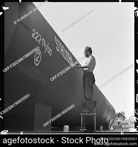 ***SEPTEMBER, 1973 FILE PHOTO***Food machinery and equipment of Strojobal Olomouc, Czechoslovakia, September 1973. Production of steel flour silos for the...