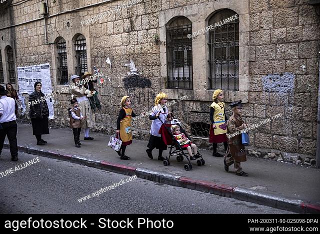 11 March 2020, Israel, Jerusalem: Ultra orthodox Jewish people in costumes take part in celebrations at Jerusalem's Mea She'arim neighbourhood to mark Purim