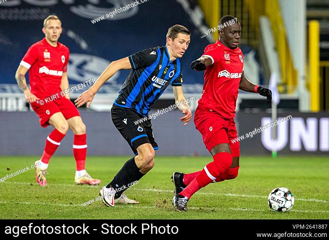 Club's Hans Vanaken and Antwerp's Abdoulaye Seck fight for the ball during a soccer game between Club Brugge and Royal Antwerp FC (both of 1A pro division)