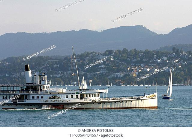 Switzerland, Zurich, paddler boat on the lake
