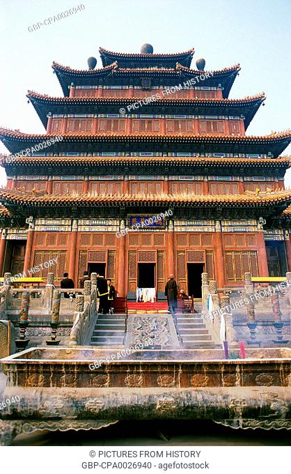 China: The main hall housing the world's tallest wooden Bodhisattva Avalokitesvara at the Puning Temple (P?níng Sì) or Temple of Universal Peace, Chengde