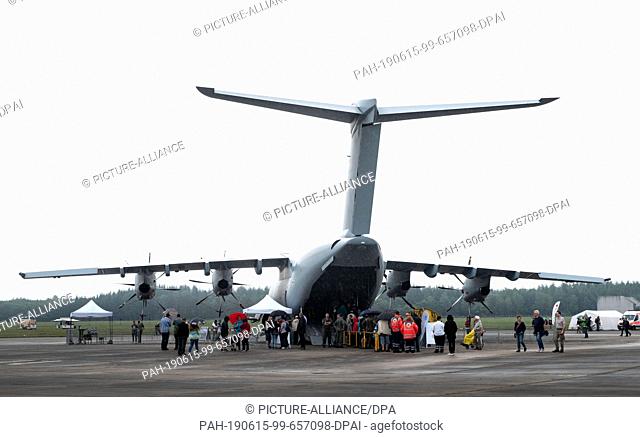 15 June 2019, Lower Saxony, Faßberg: On the ""German Armed Forces Day"", visitors will stand in line for a Hercules aircraft at the Faßberg air base
