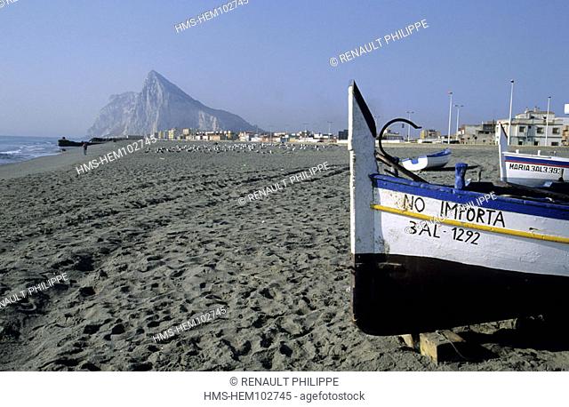 Spain, Andalusia, Linea de la Conception, the beach (Gibraltar rock behind)