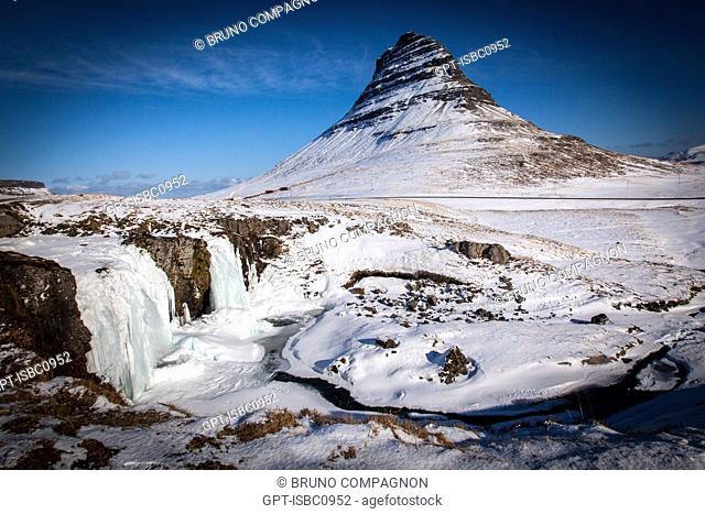 KIRKJUFELL MOUNTAIN AND THE FROZEN WATERFALL (KIRKJUFELLSFOS) SEEN FROM GRUNDARFJORDUR, BREIDAFJORDUR FJORD, SNAEFELLSNES PENINSULA, WESTERN ICELAND, EUROPE