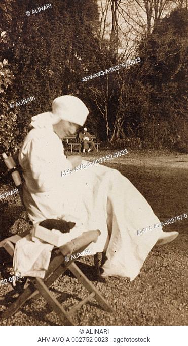 Album of the First World War in Friuli-Venezia Giulia: portrait of a Red Cross nurse in the park of Villa Brazzà, home to 17 of the Hospital of war in...