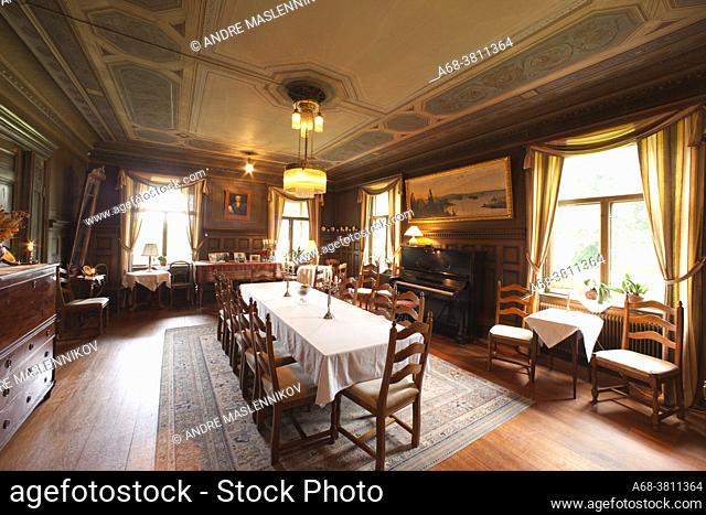 Odensnäs. Turn of the century house with preserved interior in Ängelsberg. The dining room