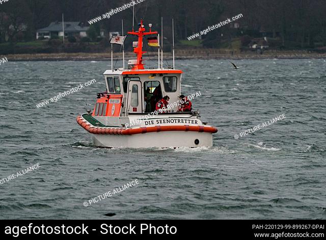 29 January 2022, Schleswig-Holstein, Laboe: Sea rescuers sail with the sea rescue boat ""Gerhard Elsner"" on the stormy Baltic Sea