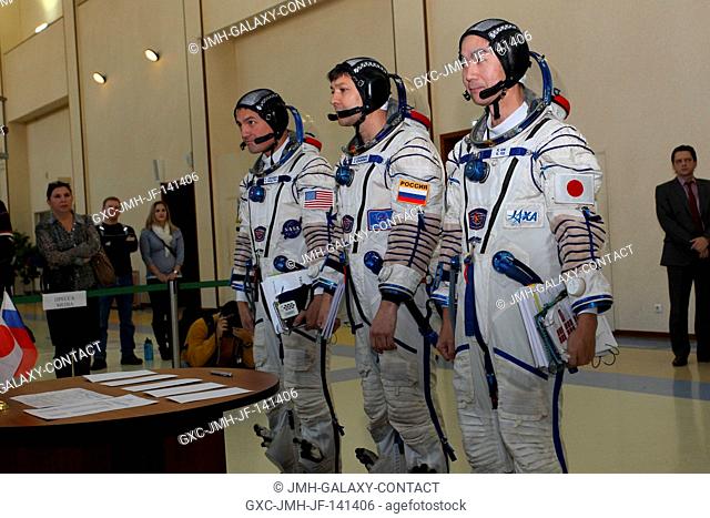 At the Gagarin Cosmonaut Training Center in Star City, Russia, Expedition 4243 backup crewmembers Kjell Lindgren of NASA (left)
