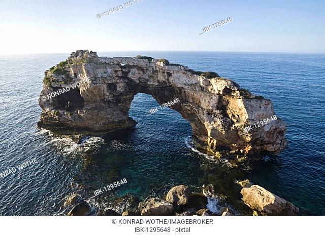 Archway of Es Pontas, Cala Santanyi Bay, Mediterranean Sea, Mallorca, Majorca, Balearic Islands, Spain, Europe