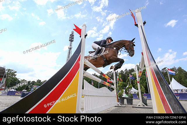 20 June 2021, Lower Saxony, Luhmühlen: Equestrian sport: German Championships, Eventing. The Dutch event rider Merel Blom rides The Quizmaster in the jumping...