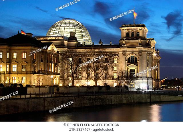 Berlin Reichstag Spree