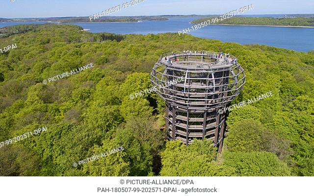 05 May 2018, Germany, Prora: Tourists are on the 40-metre-high observation deck, the heart of the 1250-metre-long treetop walk