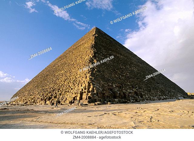 EGYPT, CAIRO, GIZA, CHEOPS PYRAMID