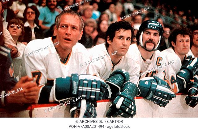 La castagne Slap Shot  Year: 1977 USA Paul Newman, Michael Ontkean  Director: George Roy Hill. WARNING: It is forbidden to reproduce the photograph out of...