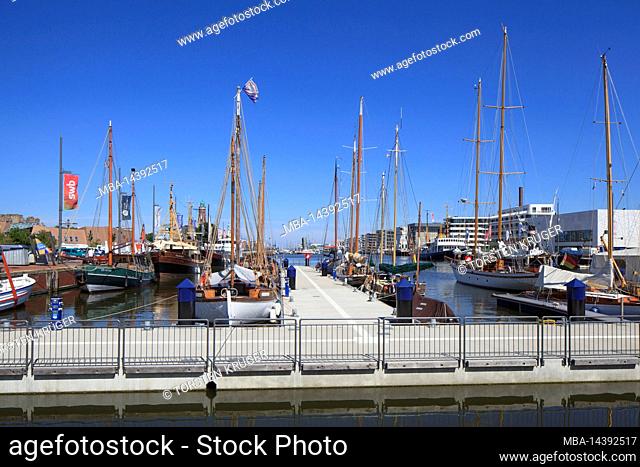Boats and ships in New Harbour, Mooring, Bremerhaven, Bremen, Germany, Europe