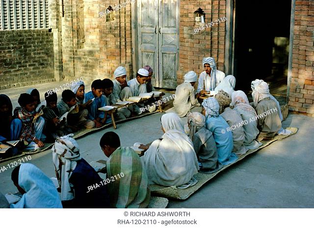 Koran class in a village, Guiranwala District, Punjab, Pakistan, Asia