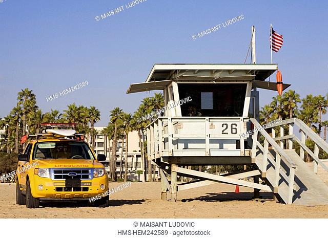 United States, California, Los Angeles, Santa Monica, master swimmers lifeguards cabin on the beach