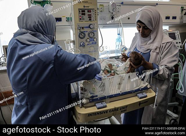 19 November 2023, Palestinian Territories, Rafah: Premature newborns receive treatment after being transferred from Al-Shifa Hospital to Al-Emarati Hospital in...