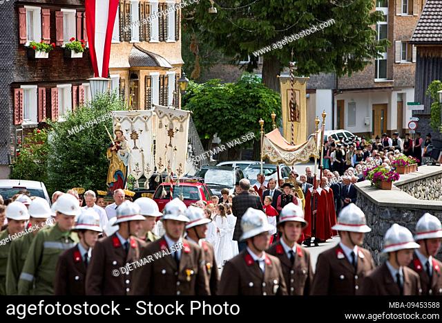 Austria, Vorarlberg, Bregenzerwald, Schwarzenberg, Corpus Christi procession, firefighters in parade uniform