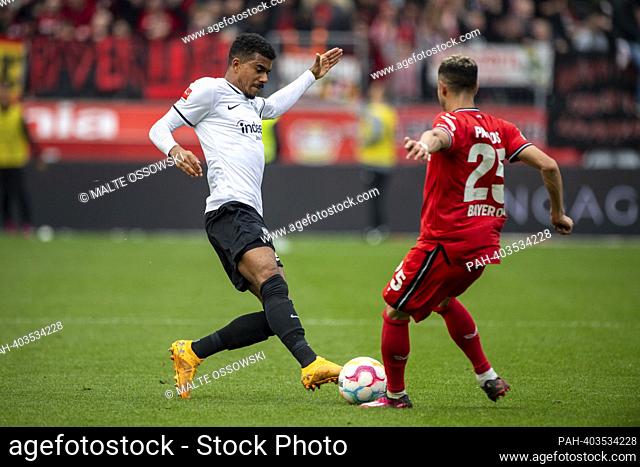 Ansgar KNAUFF (F) versus Exequiel PALACIOS (LEV), action, duels, soccer 1st Bundesliga, 27th matchday, Bayer 04 Leverkusen (LEV) - Eintracht Frankfurt (F) 3: 1
