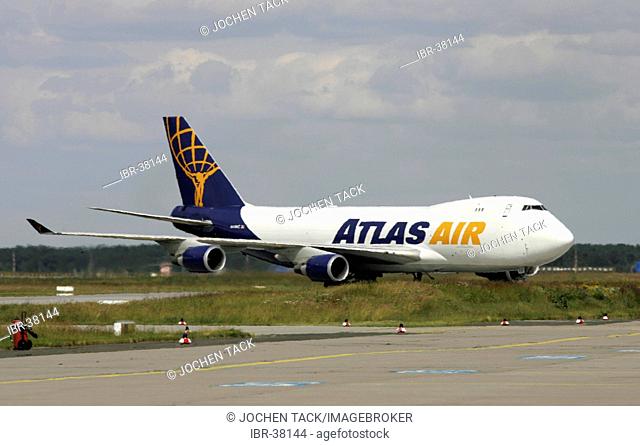 DEU, Federal Republic of Germany, Frankfurt: Frankfurt-Main airport, Fraport. Boeing 747-400 Jumbojet of american freight airline Atlas Air