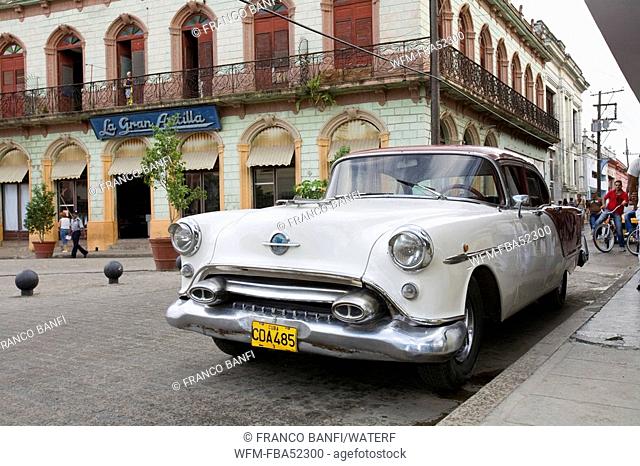 Street Scene with old Limousine, Camagueey, Caribbean Sea, Cuba