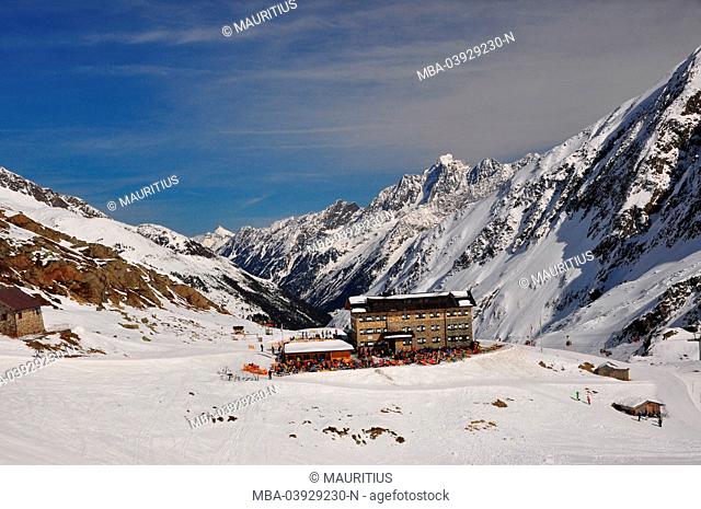 Austria, Tyrol, Stubai, Stubai glacier, skiing area, 'Dresdner Hütte' mountain hut, winter